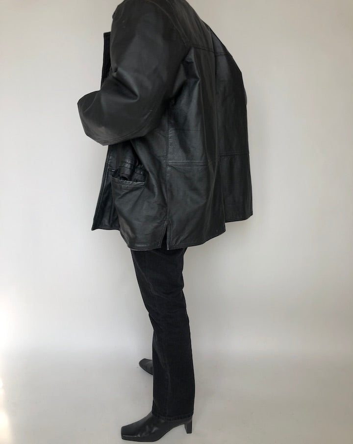 VINTAGE OVERSIZED BLACK LEATHER JACKET 196