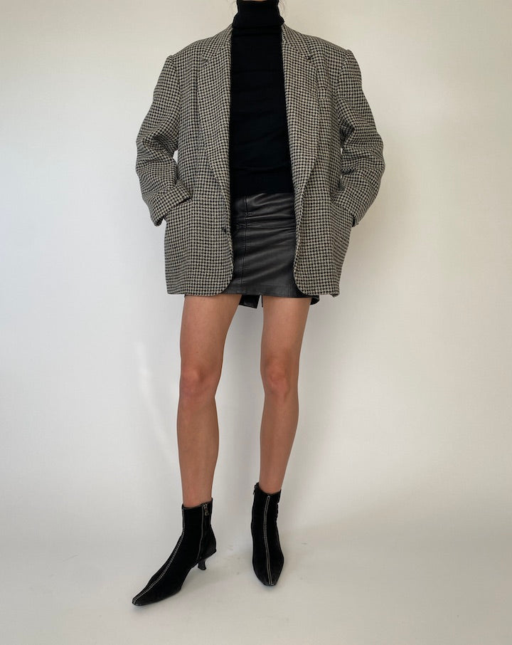 Vintage Oversized Black and White Houndstooth Blazer 5265
