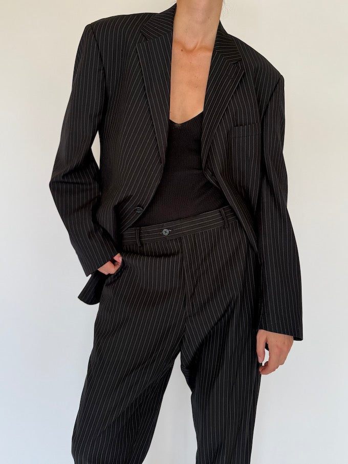 Vintage oversized navy pinstriped suit 5302