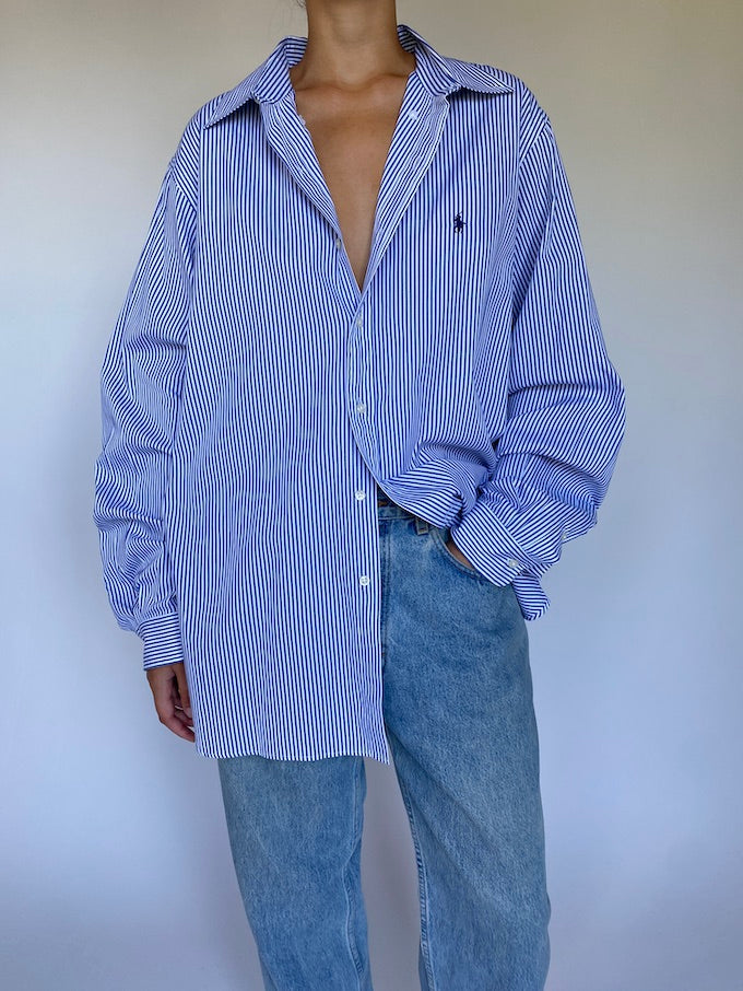 Vintage white and blue pinstriped shirt 5652