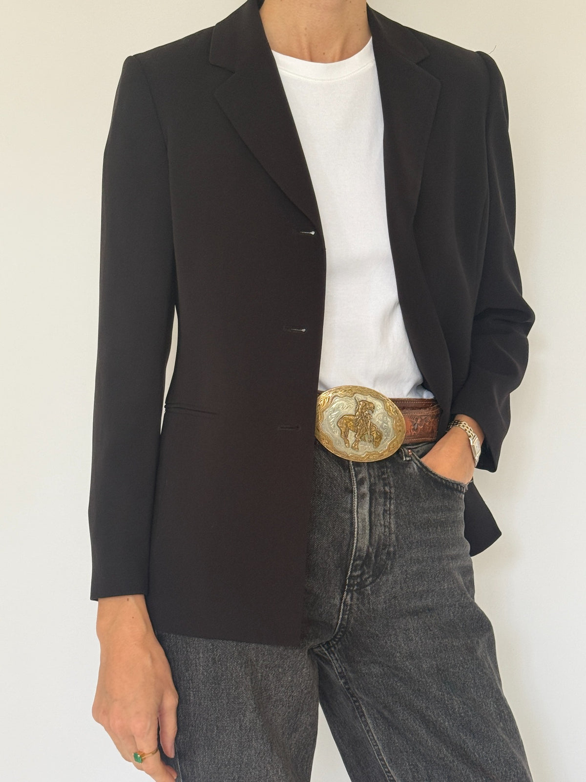 Classic black single-breasted tailored blazer