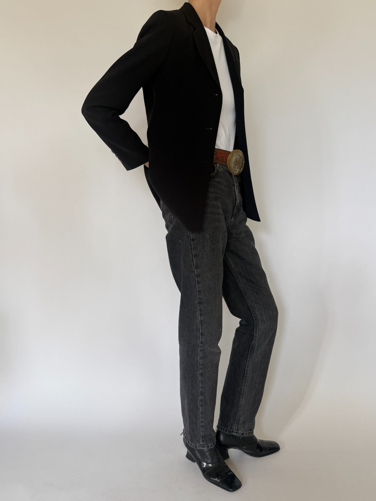 Classic black single-breasted tailored blazer