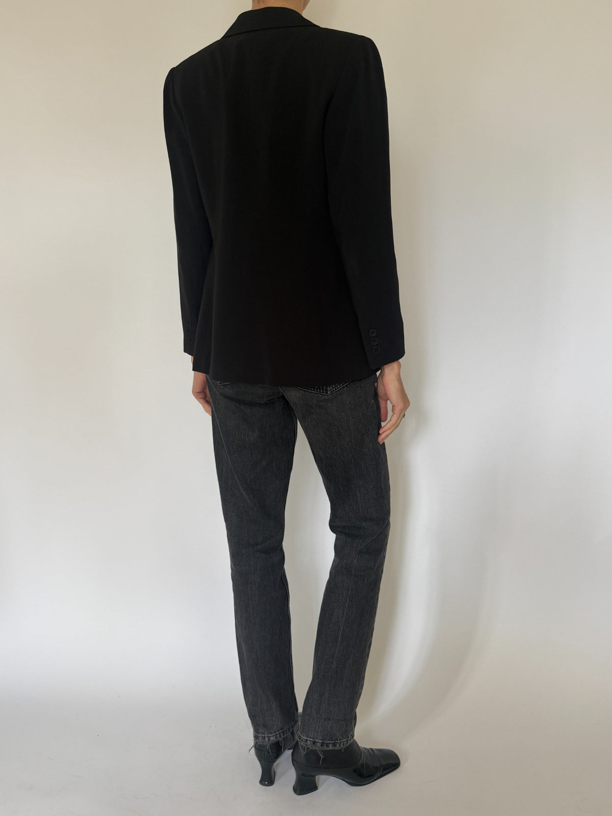 Classic black single-breasted tailored blazer