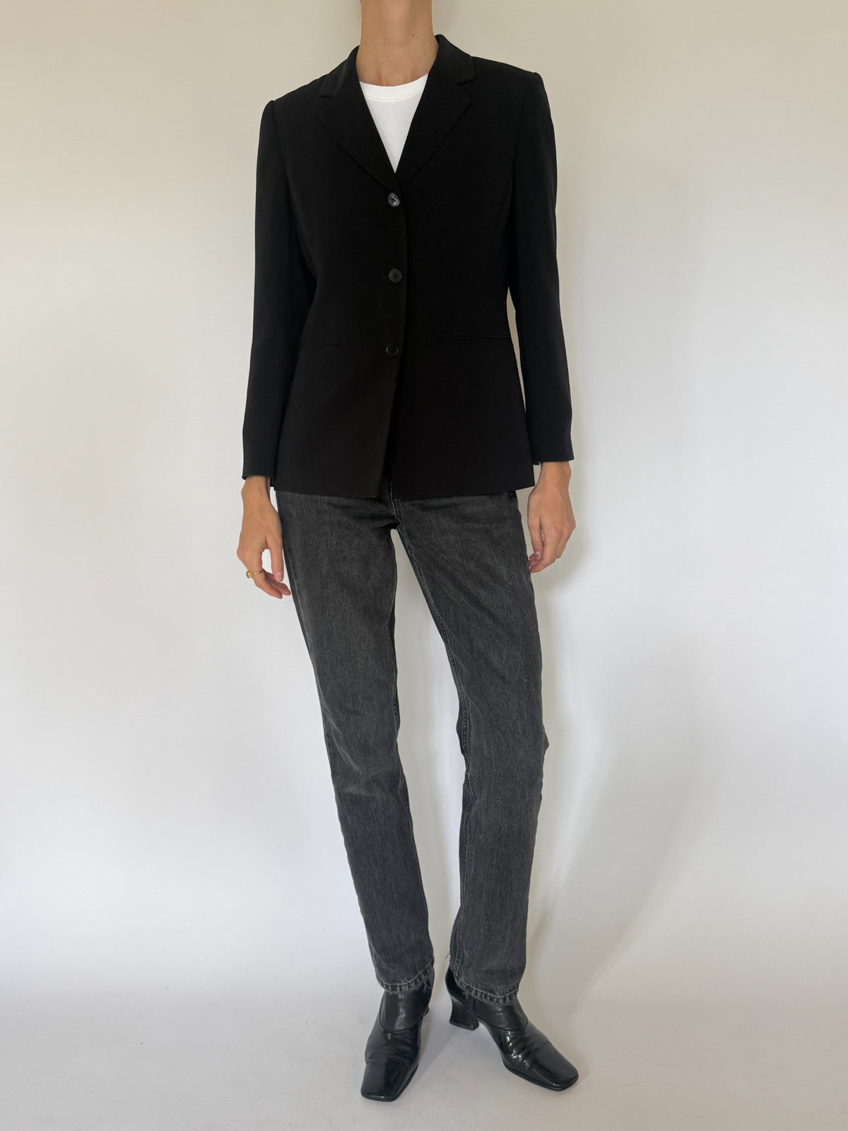 Classic black single-breasted tailored blazer