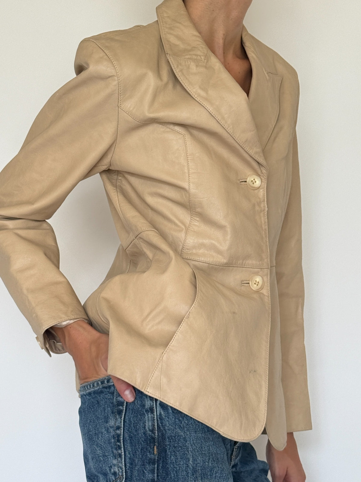 Vintage GUESS cream fitted leather blazer