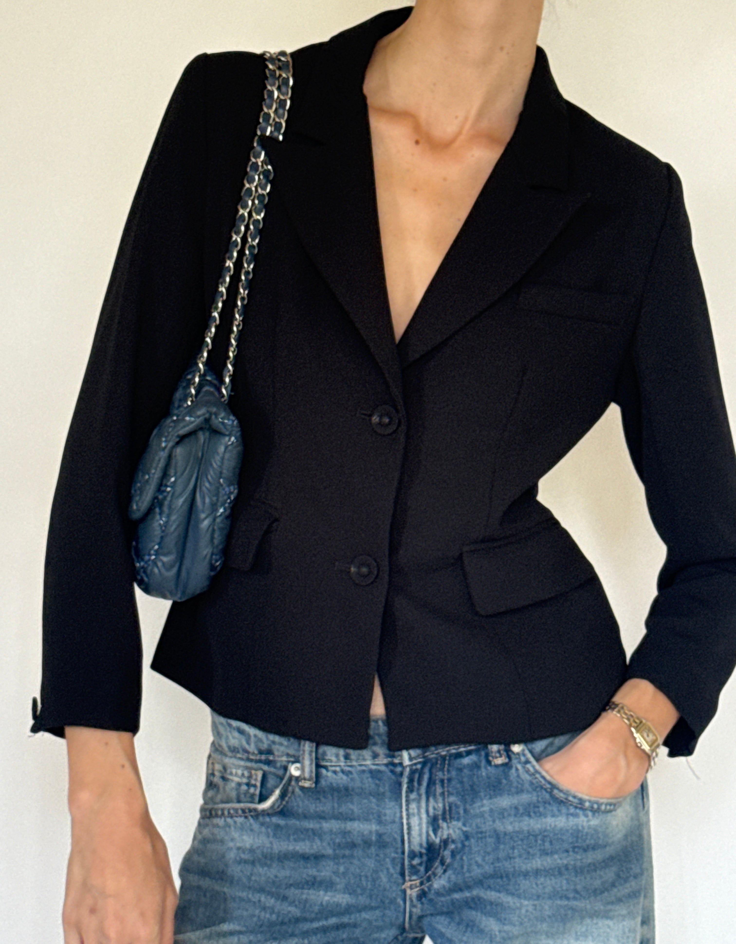 Vintage black fitted blazer front view