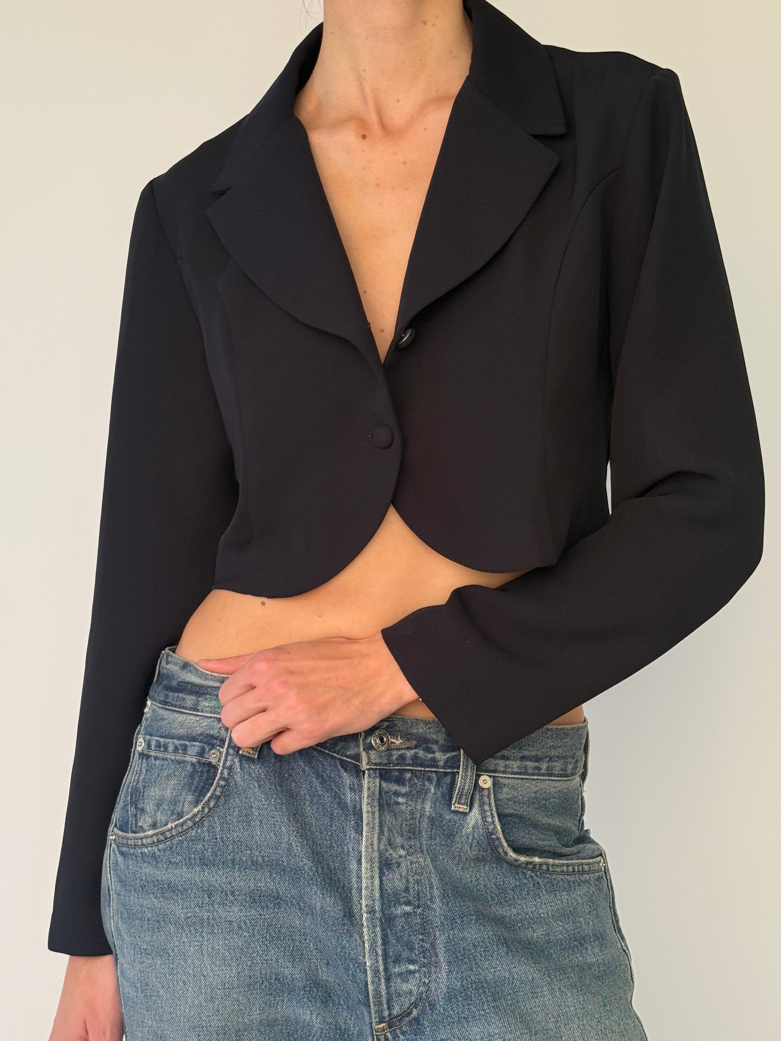 Vintage cropped blazer with notch lapel and button-front closure in black