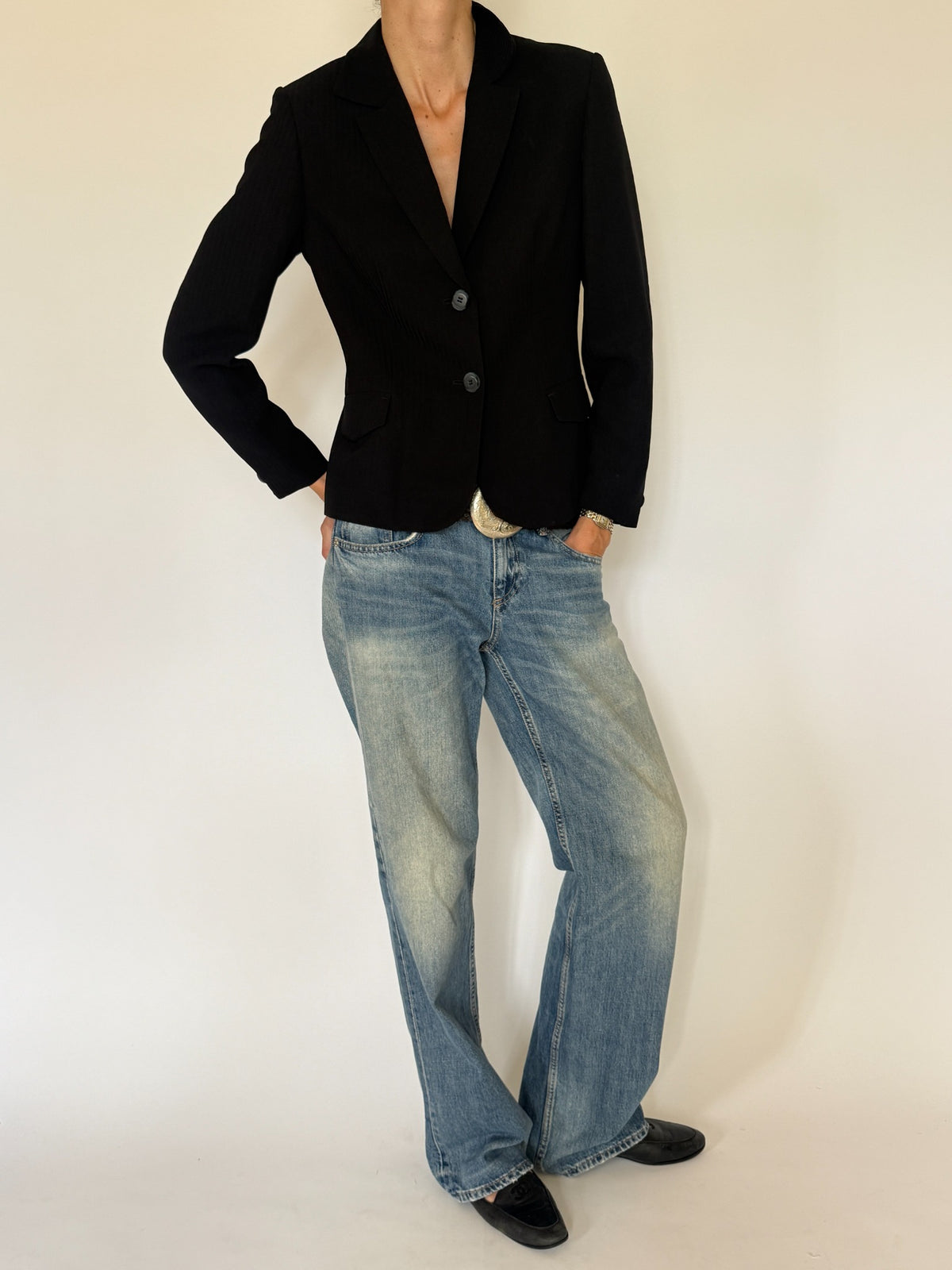 Vintage fitted single-breasted blazer black full front view