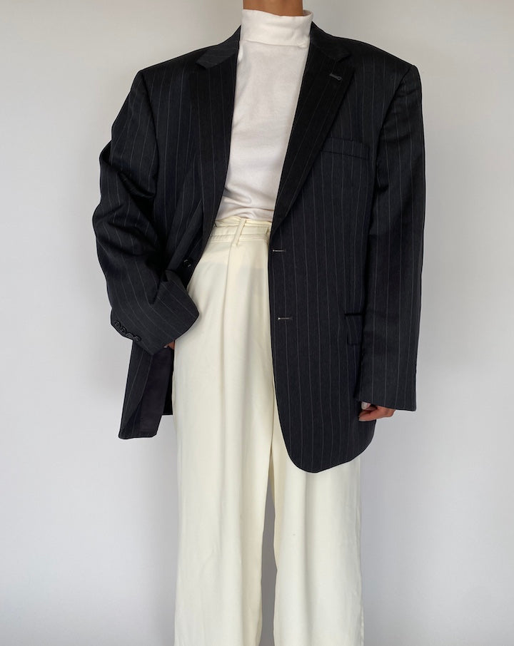 VINTAGE OVERSIZED DARK GREY PINSTRIPED BLAZER 2244
