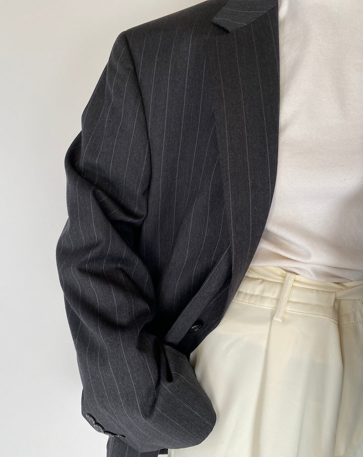 VINTAGE OVERSIZED DARK GREY PINSTRIPED BLAZER 2244