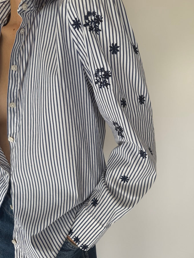 Vintage Striped Button-Up Shirt With Embroidered Detailing 5951