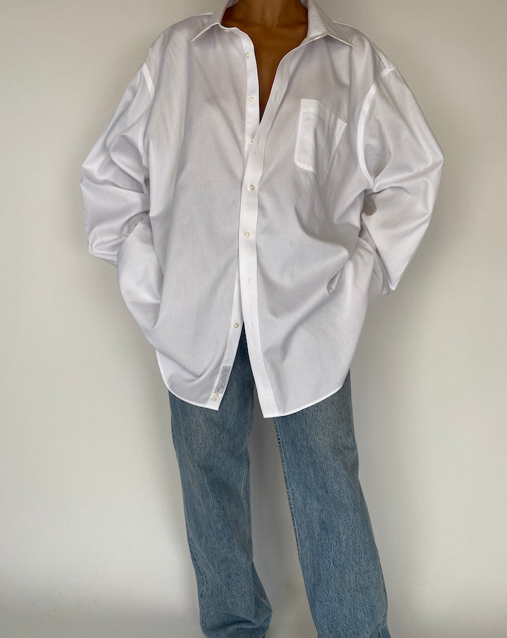 VINTAGE OVERSIZED WHITE THIN STRIPED BUTTON DOWN SHIRT 2270