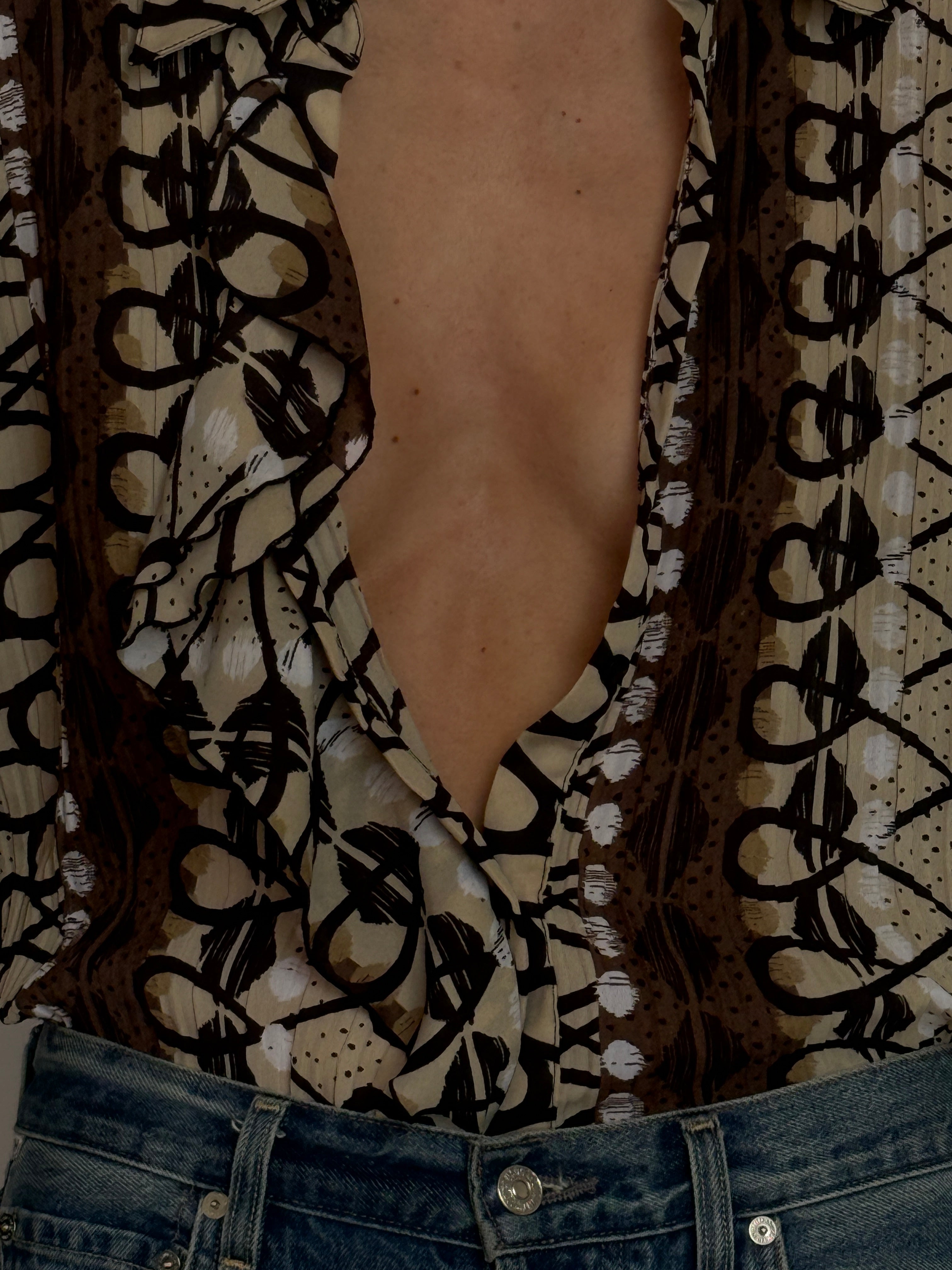 Vintage front button detail