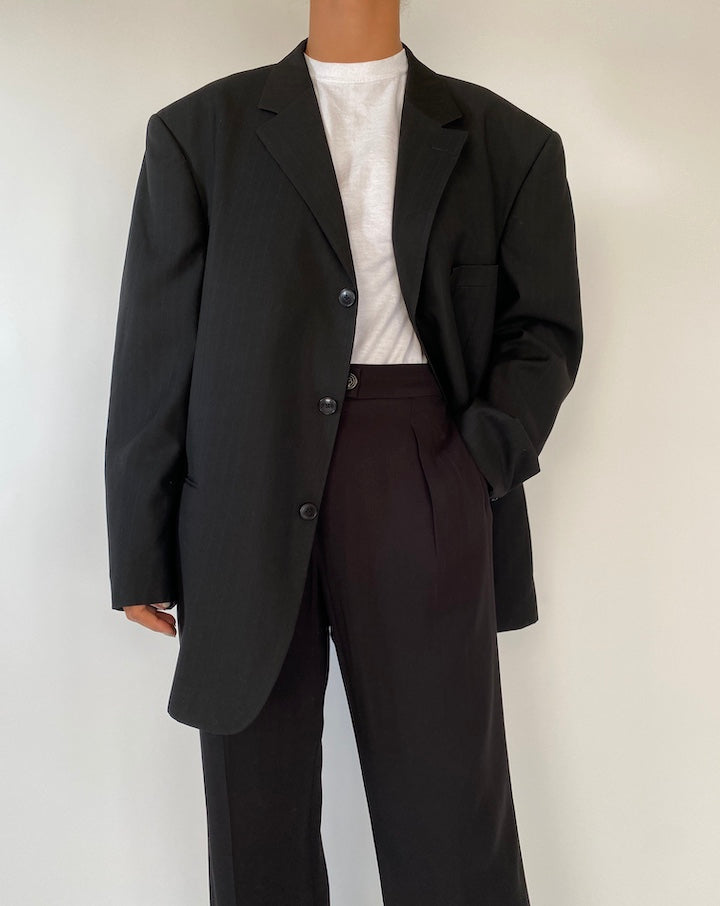 VINTAGE BLACK PINSTRIPED BLAZER 2341