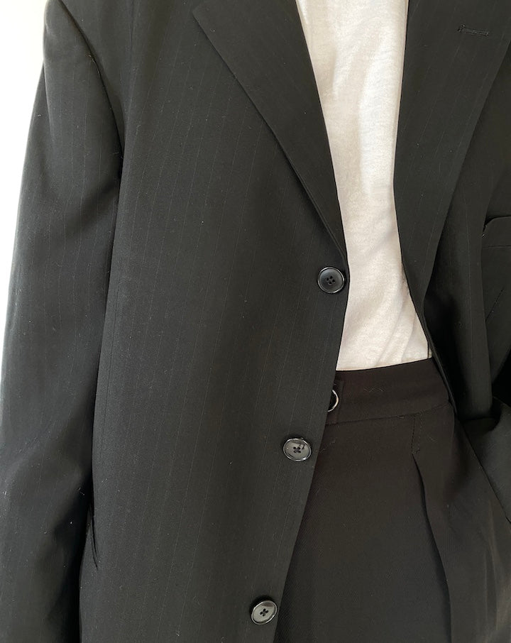 VINTAGE BLACK PINSTRIPED BLAZER 2341
