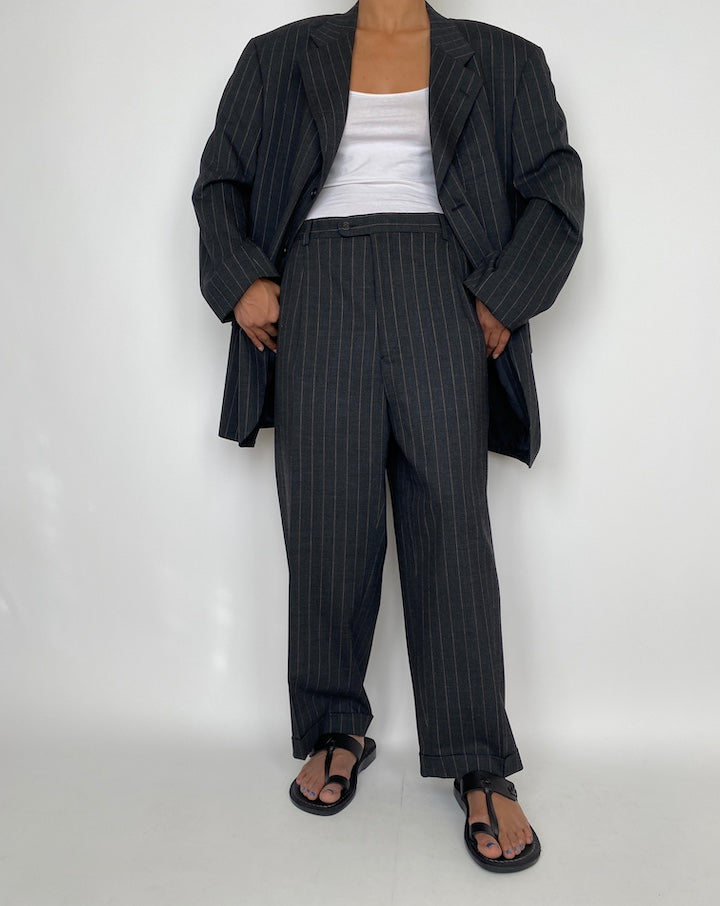 VINTAGE OVERSIZED PINSTRIPED SUIT 2862