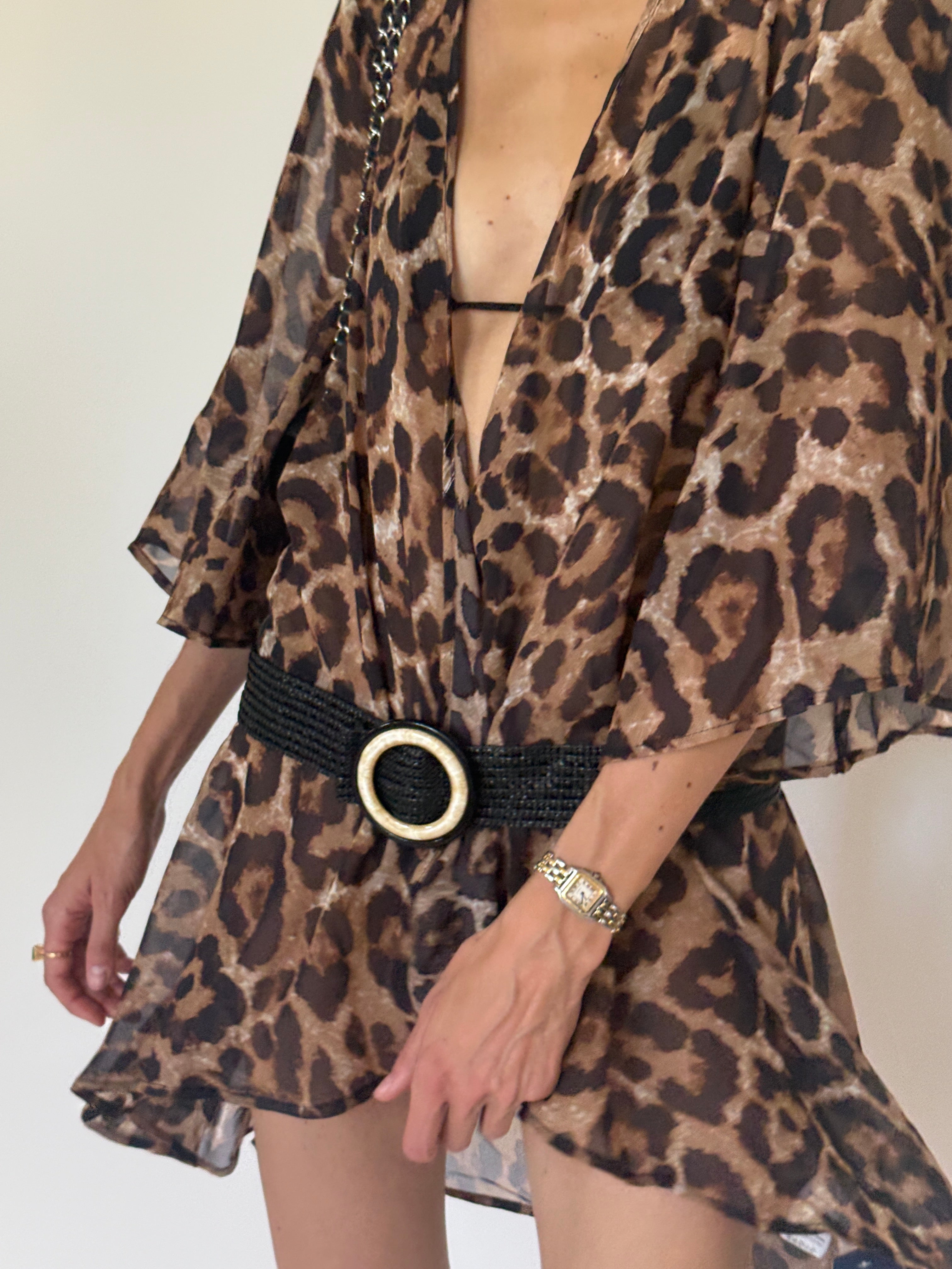 Vintage flowy sleeve detail