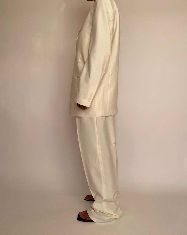 VINTAGE OVERSIZED CREAM SUIT 2373