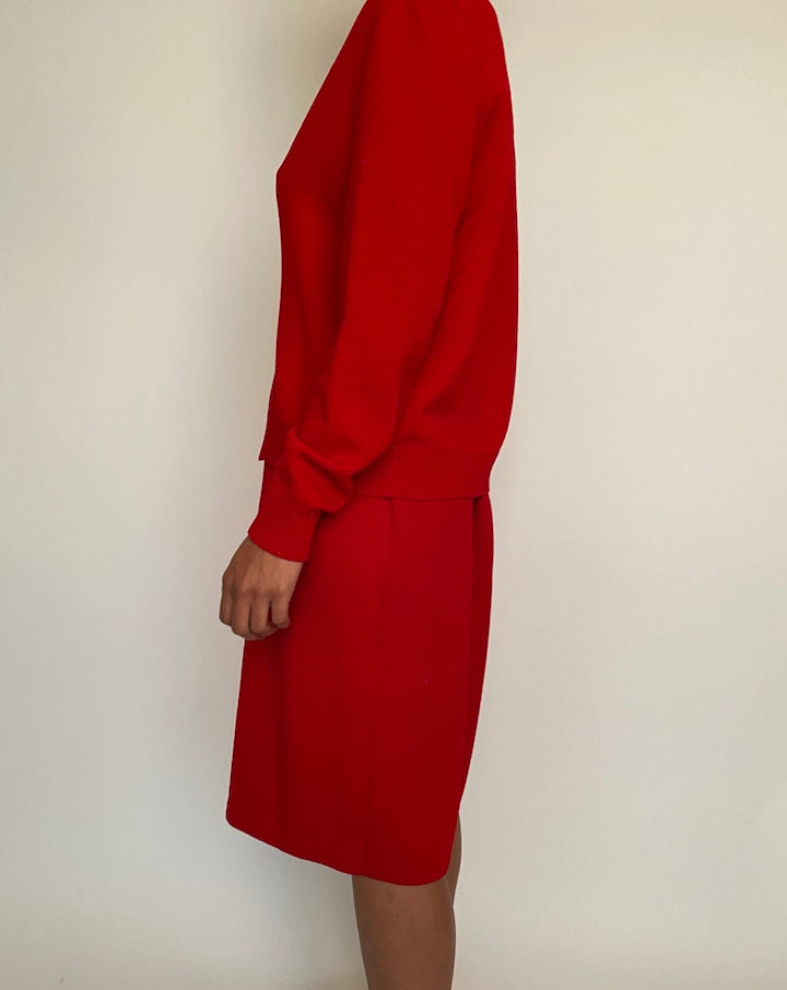 VINTAGE RED TWO PIECE SUIT BY ST. JOHN 2377