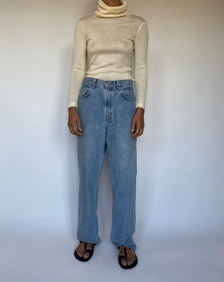 VINTAGE CREAM COLORED TURTLENECK 1542