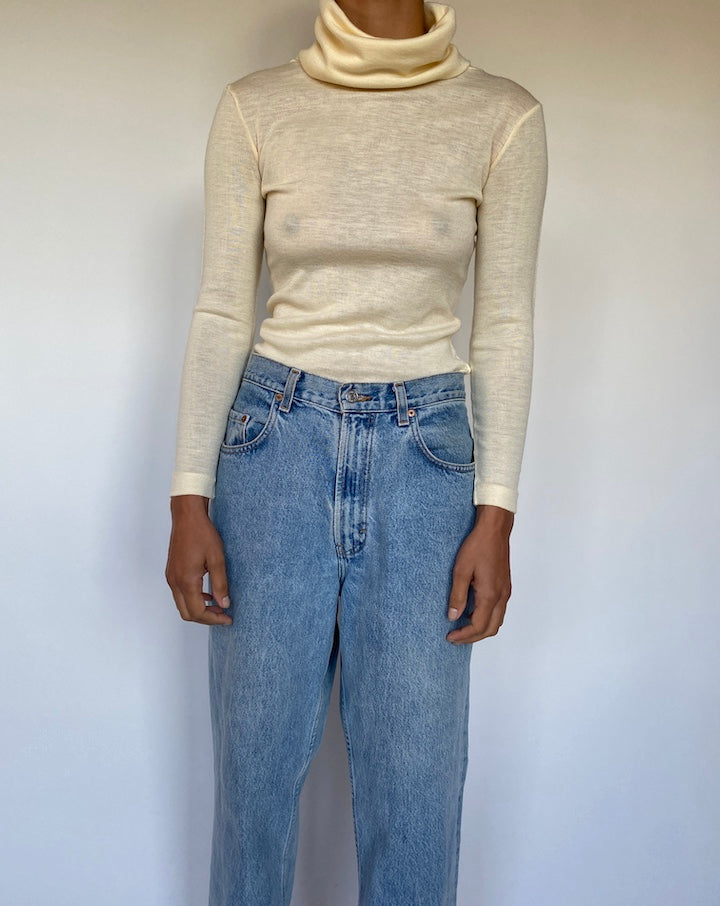 VINTAGE CREAM COLORED TURTLENECK 1542