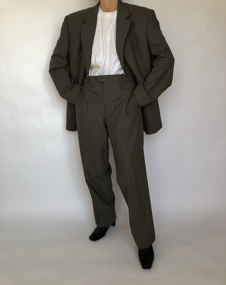 VINTAGE PINSTRIPED SUIT 369