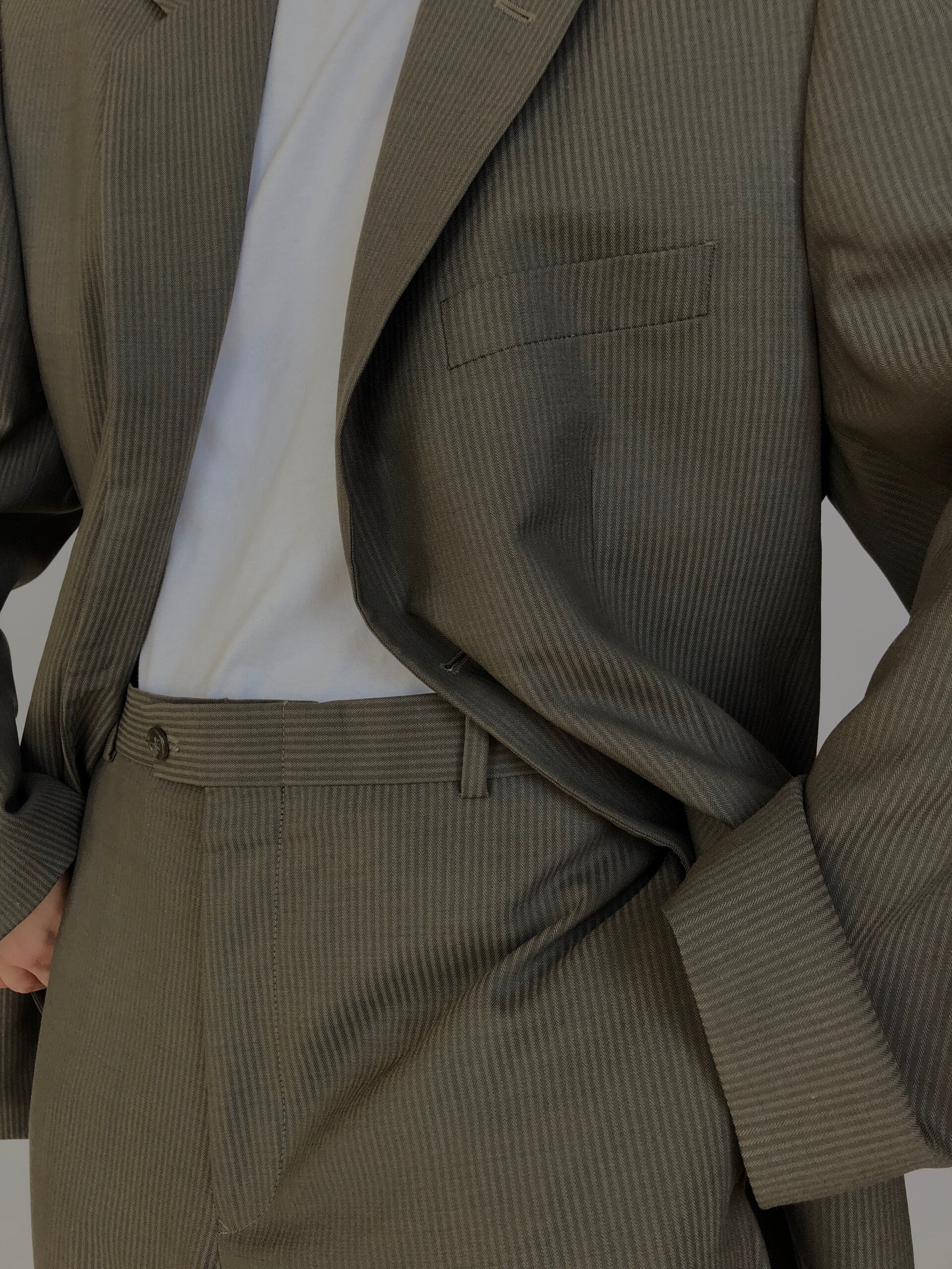 VINTAGE PINSTRIPED SUIT 369