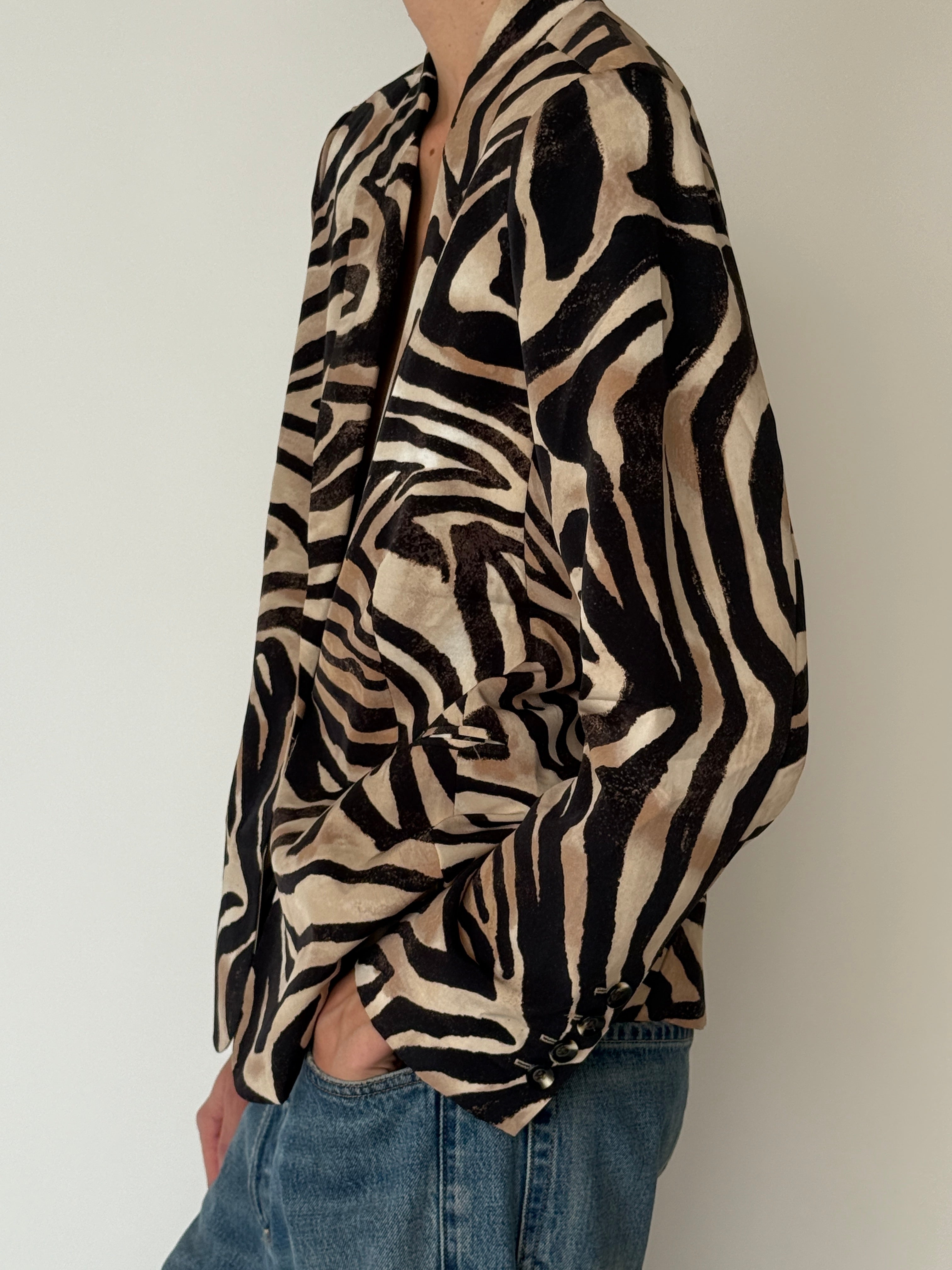 Printed vintage blazer with notched lapel and buttoned cuffs side view