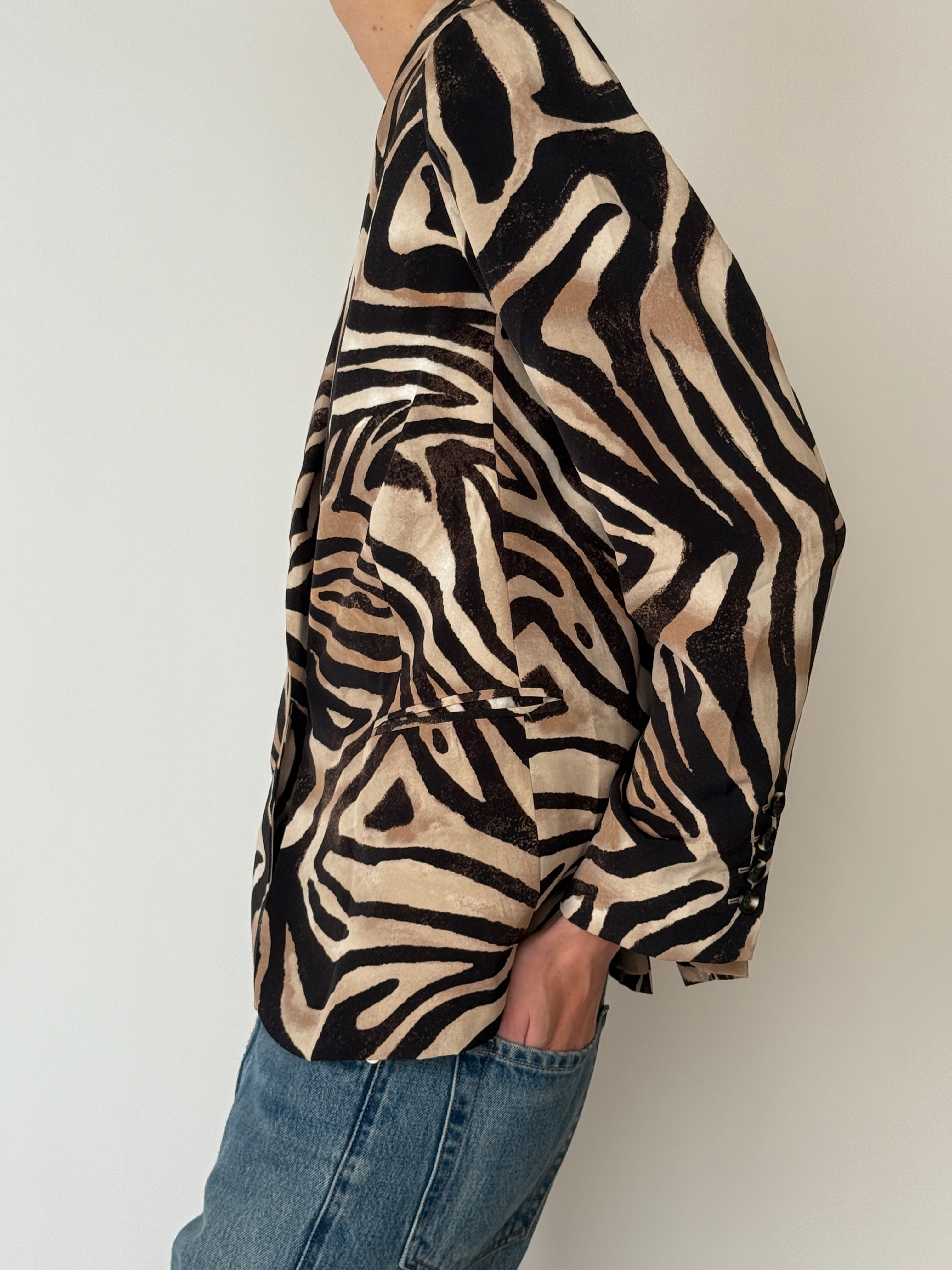 Printed vintage blazer with notched lapel and buttoned cuffs side view