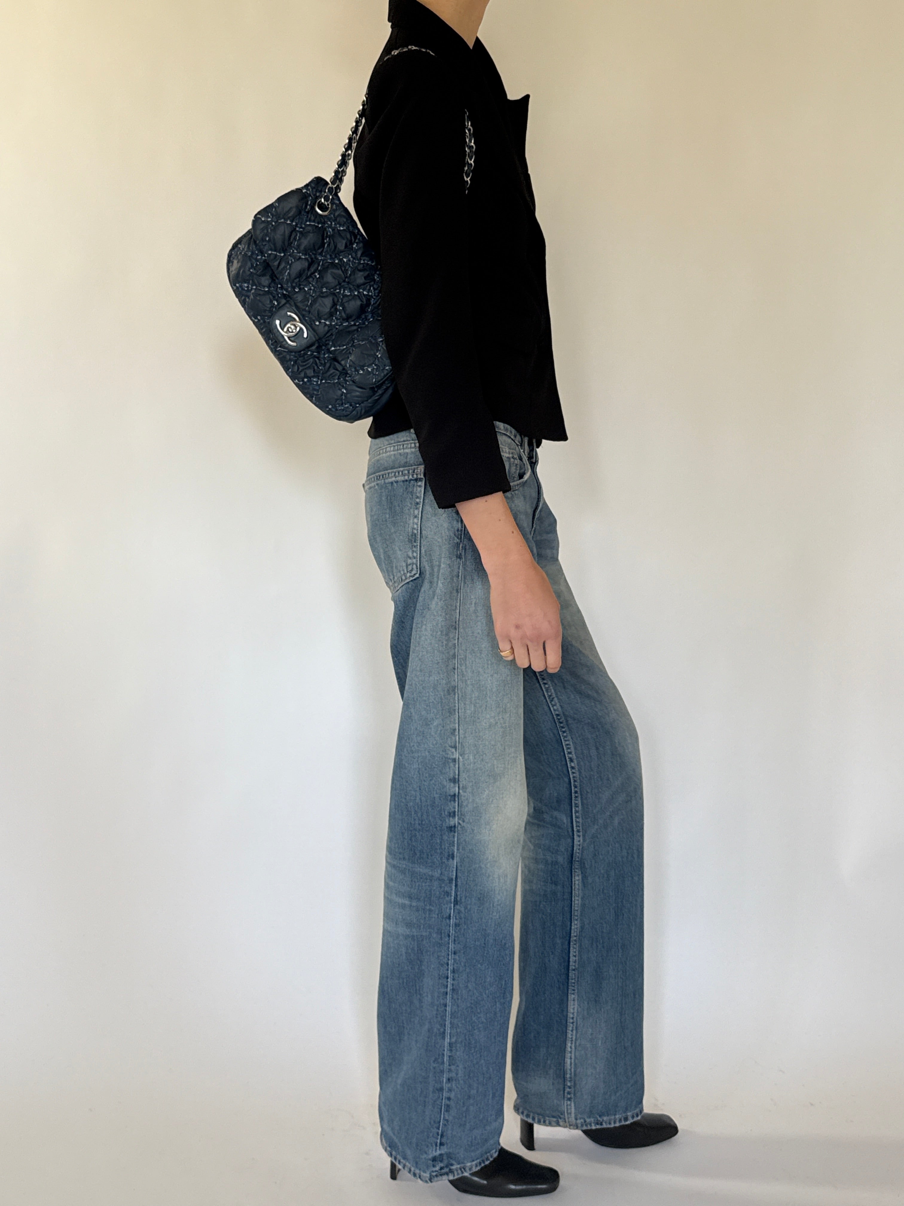 Vintage black fitted blazer side view