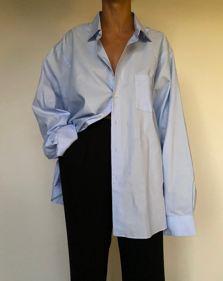VINTAGE OVERSIZED LIGHT BLUE BUTTON DOWN SHIRT 2413