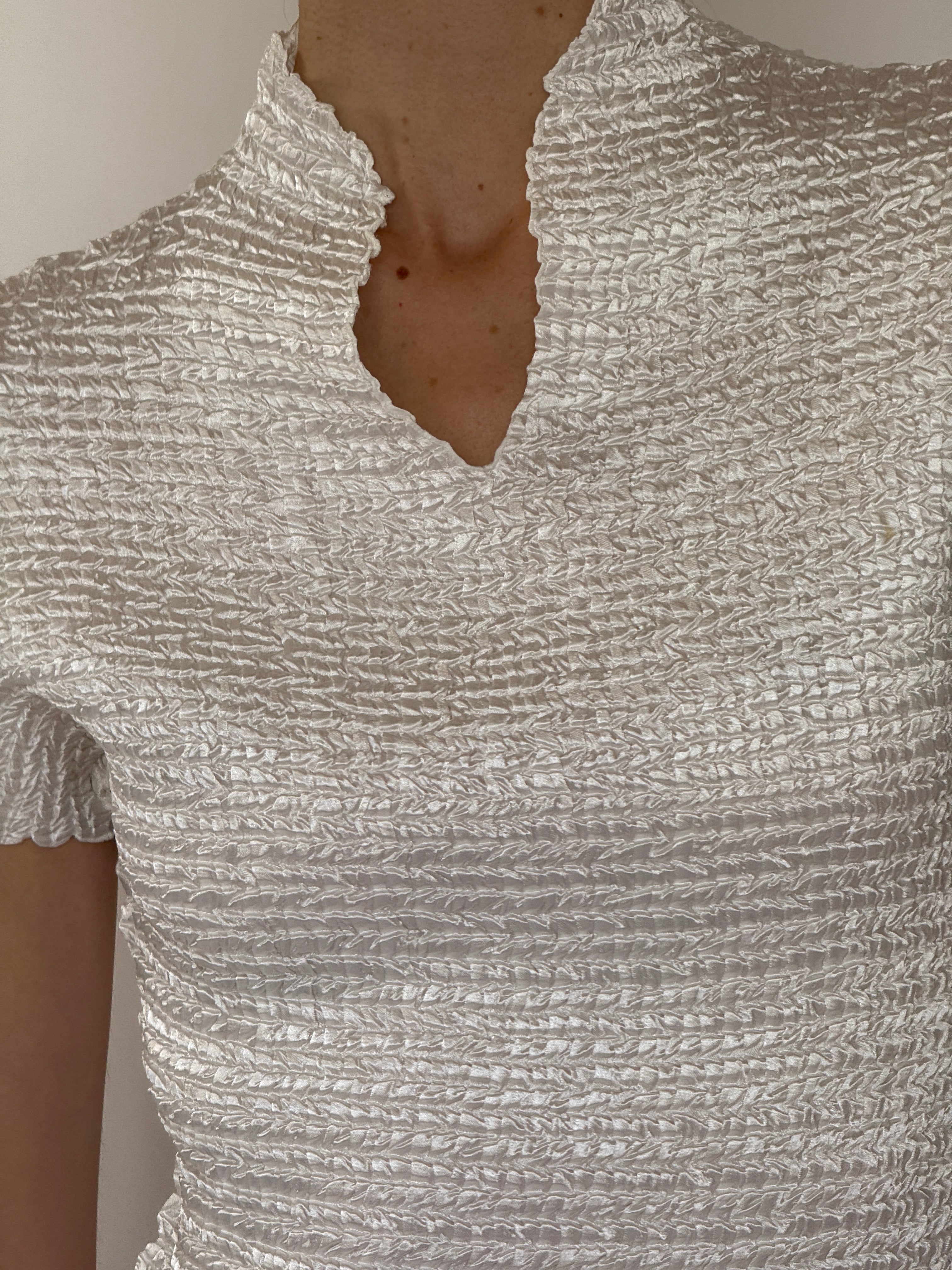 Vintage ivory textured top neckline detail