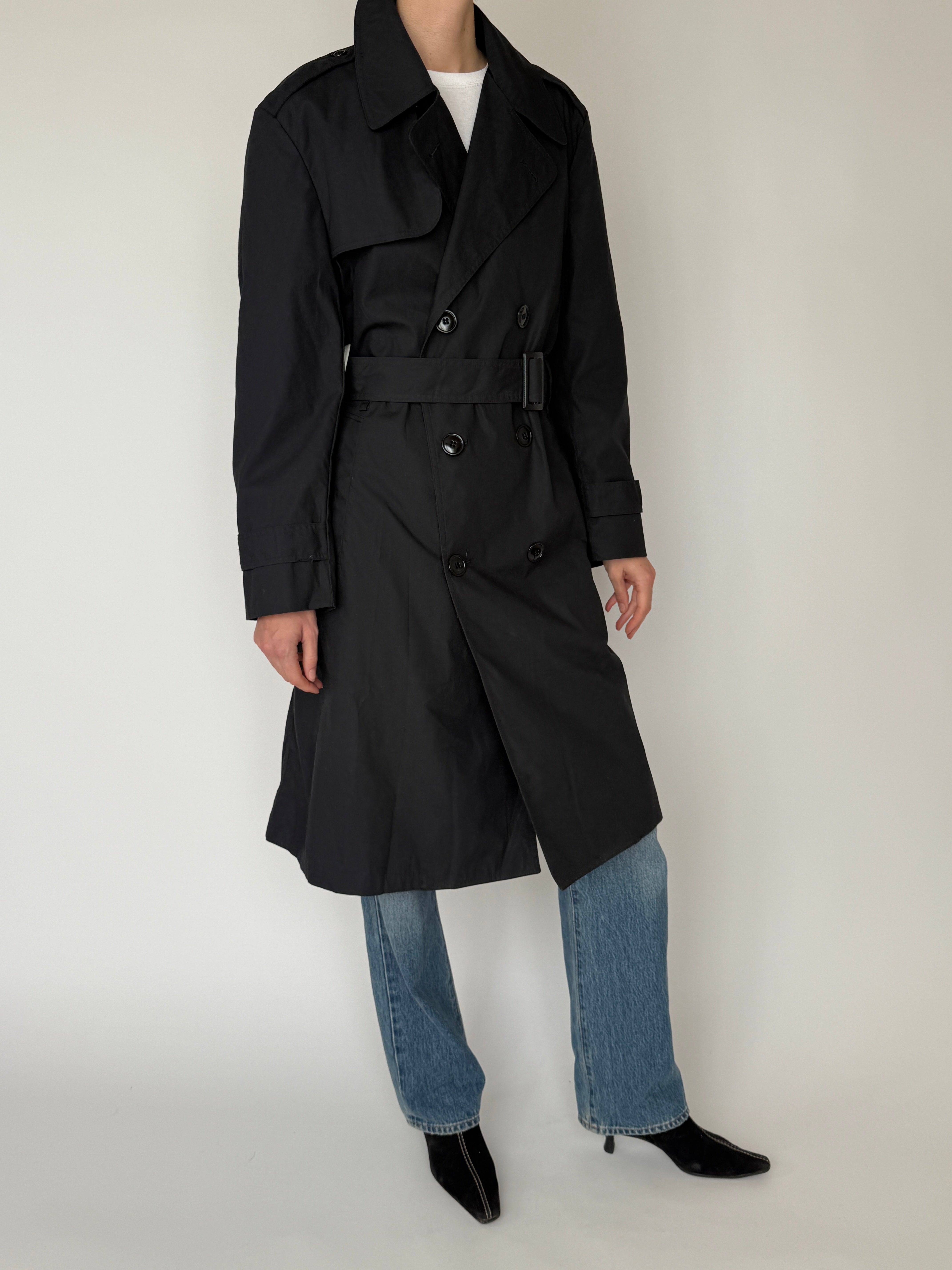 Vintage trench coat black collar and lapel detail