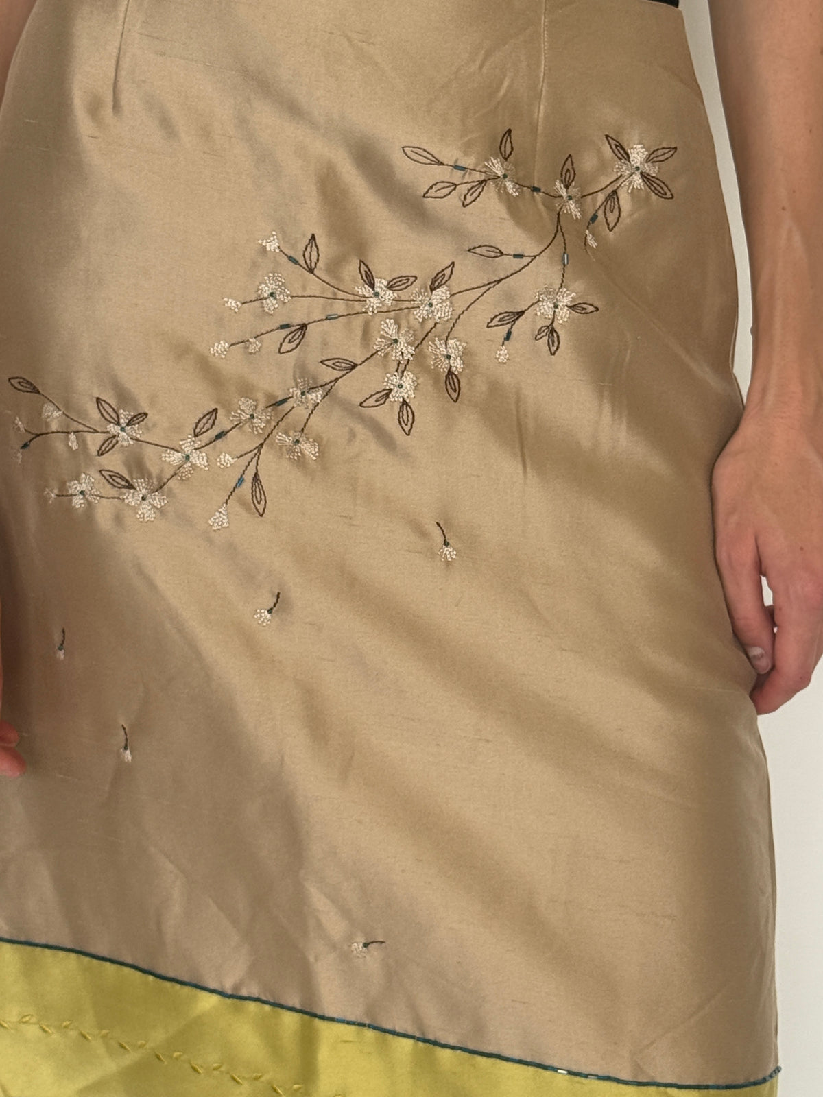 Vintage 100% Silk Embroidered Floral Pencil Skirt Beige & Chartreuse 8360