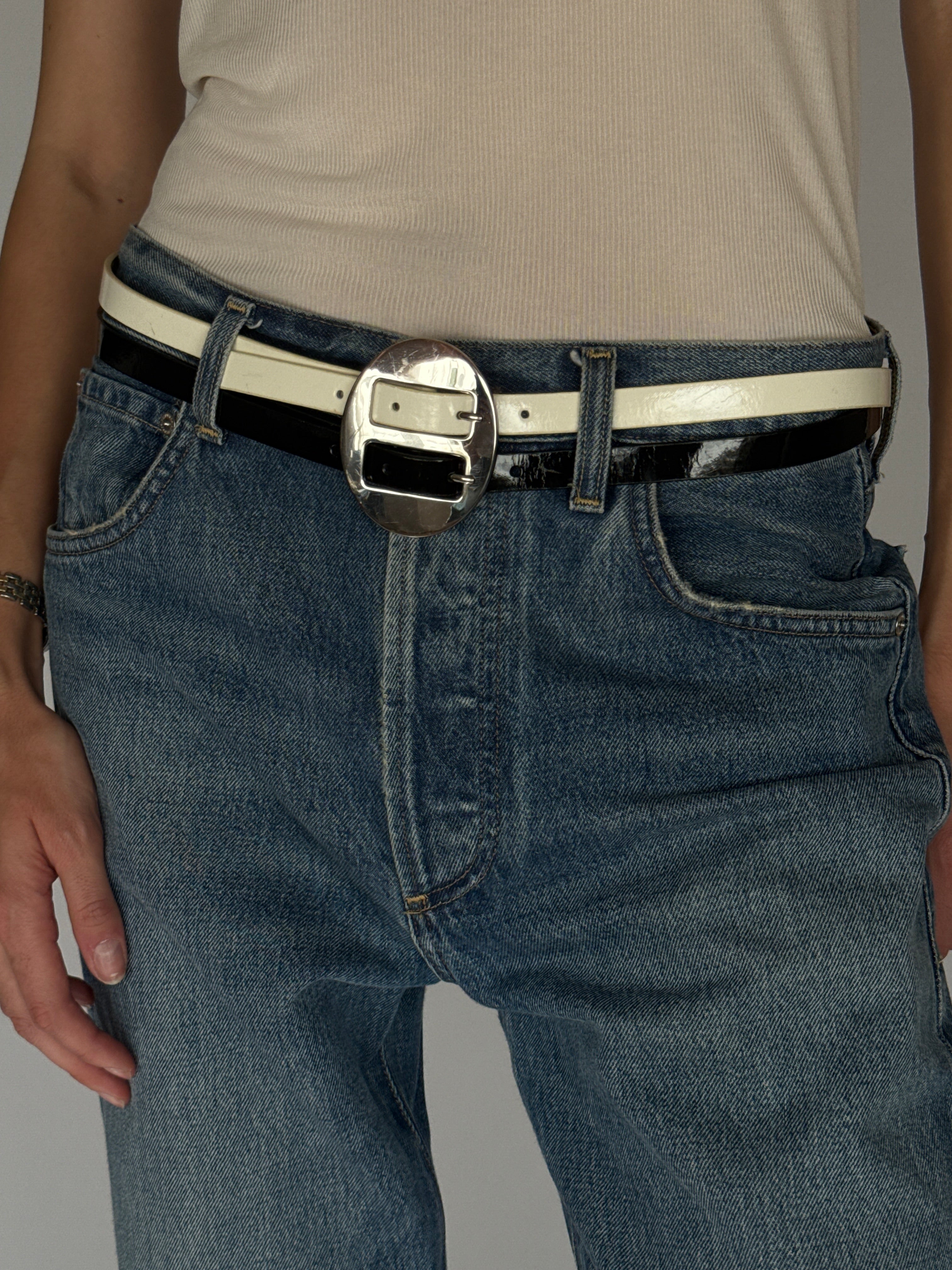 Vintage slim patent leather belt with sculptural oval buckle in black ivory