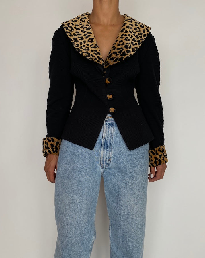 VINTAGE BLACK BLAZER WITH ANIMAL PRINTED DETALING 2929
