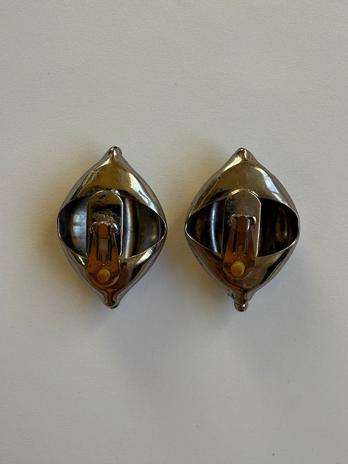 Sculptural leaf-like silver-tone vintage earring