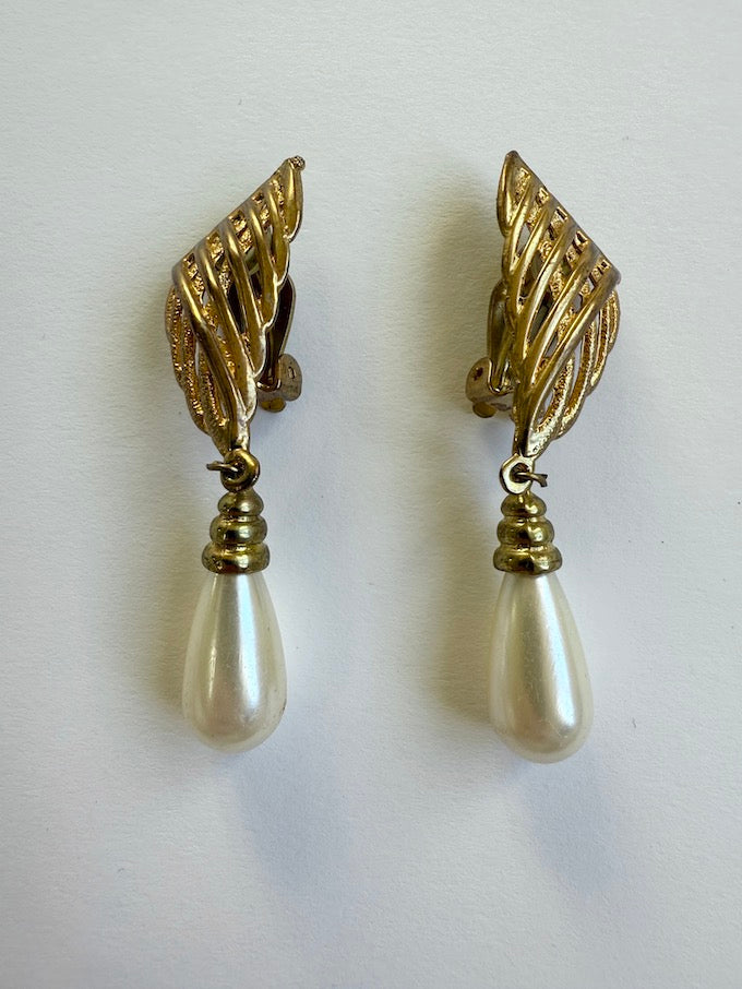 Vintage Pearl Drop Clip-on earring