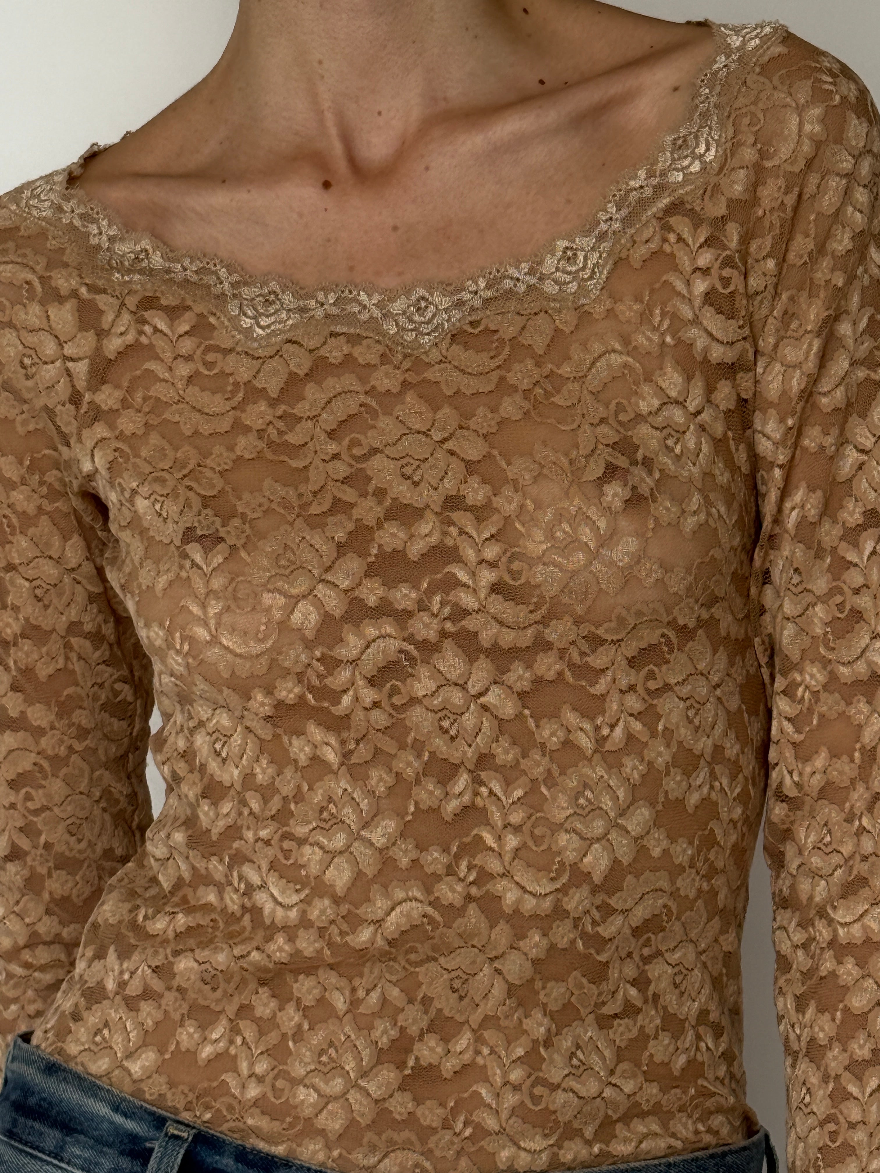 Vintage beige floral lace top scoop neckline detail