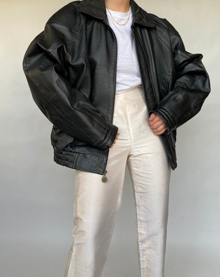 VINTAGE OVERSIZED BLACK LEATHER JACKET 410