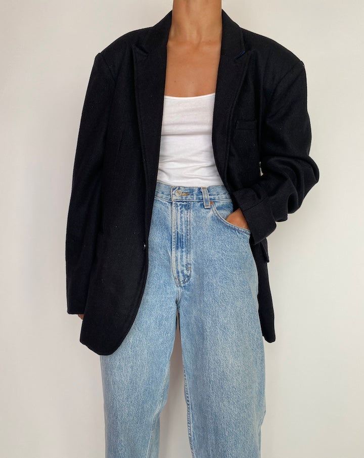 VINTAGE BLACK BLAZER 2979