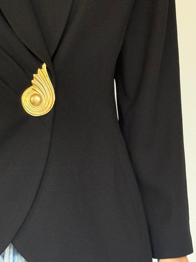 Vintage Tuxedo-Style Blazer with Shell Art Deco Detail 6326