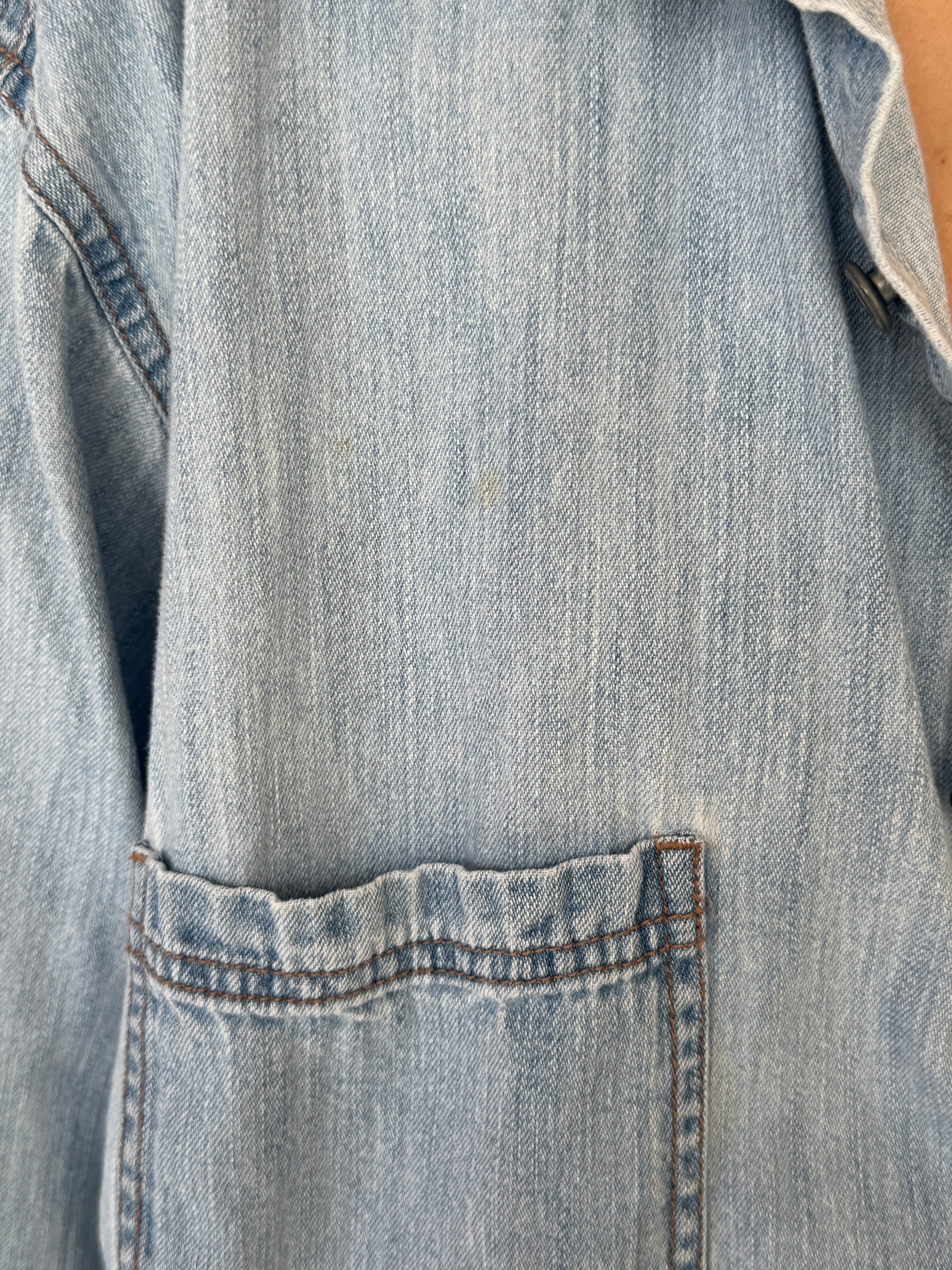 Vintage Levi’s denim shirt button front detail