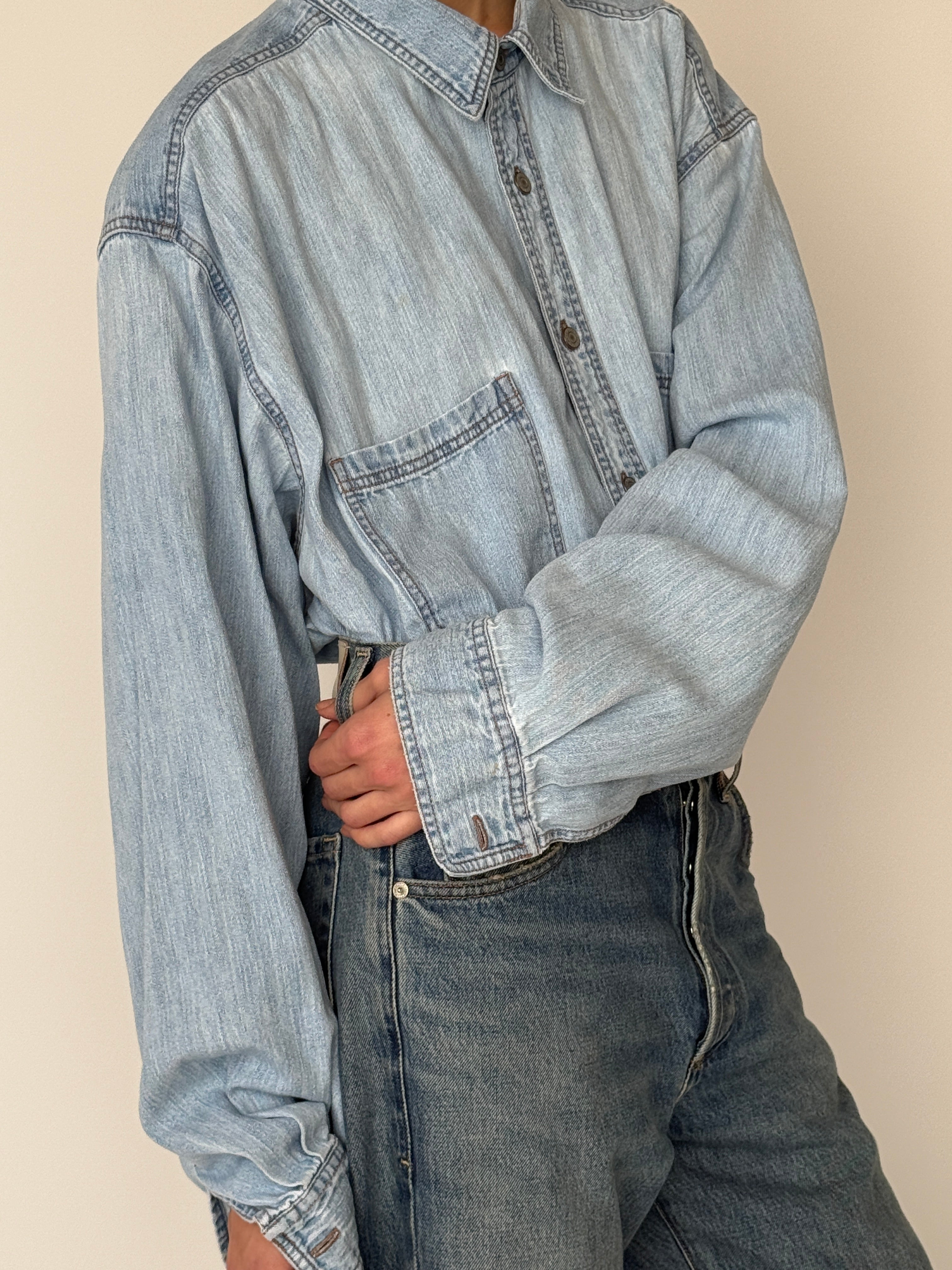 Vintage oversized denim shirt Levi’s side view