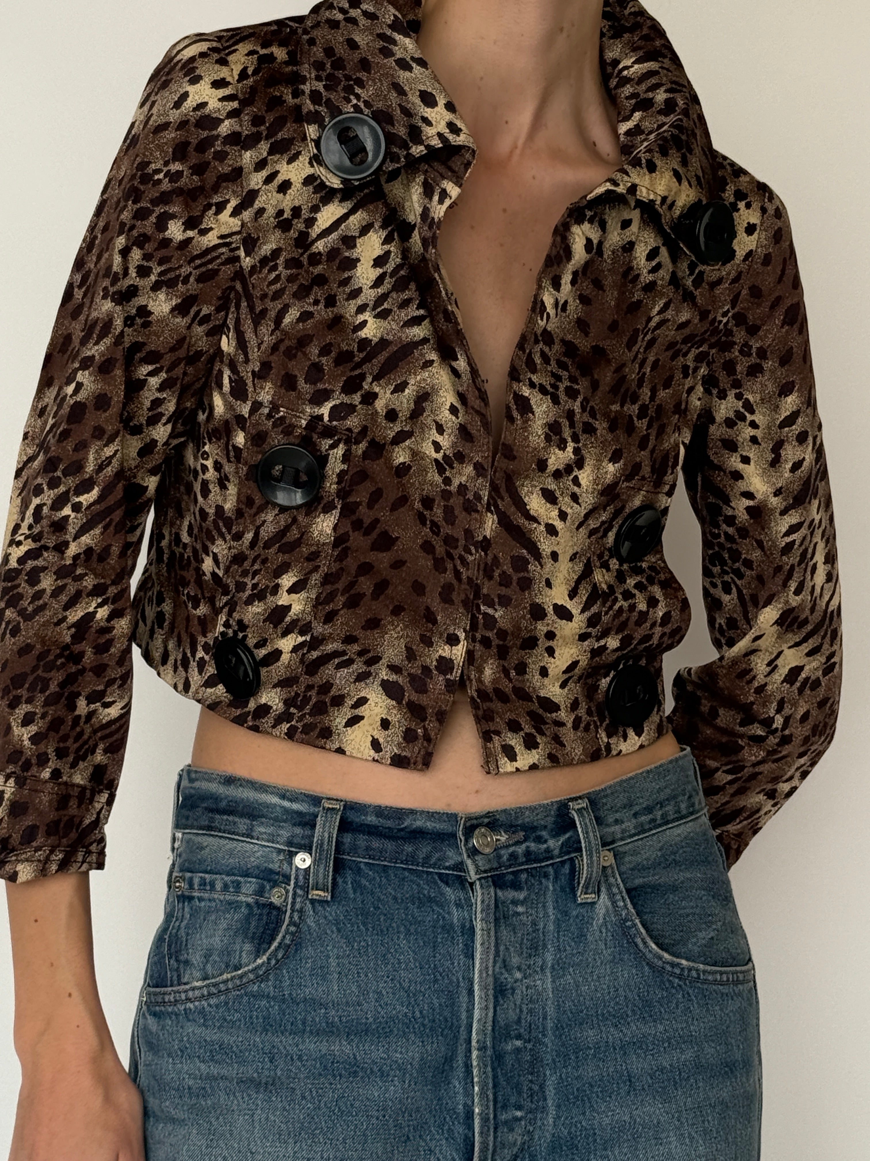 Vintage animal print jacket with pointed collar and button-front closure in brown