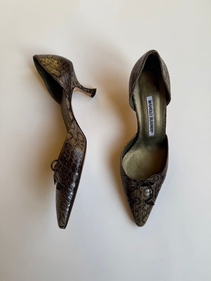 Vintage Pointed Toe Manolo Blahnik Kitten Heel