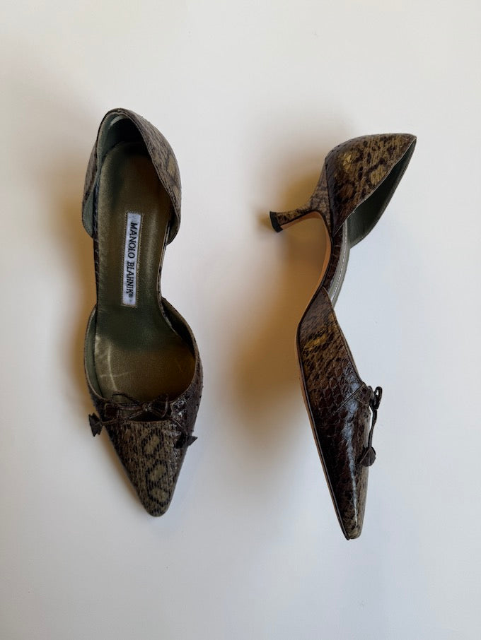 Vintage Pointed Toe Manolo Blahnik Kitten Heel