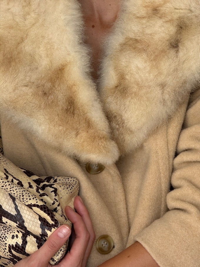 Vintage Beige Coat With Fur Collar 2175