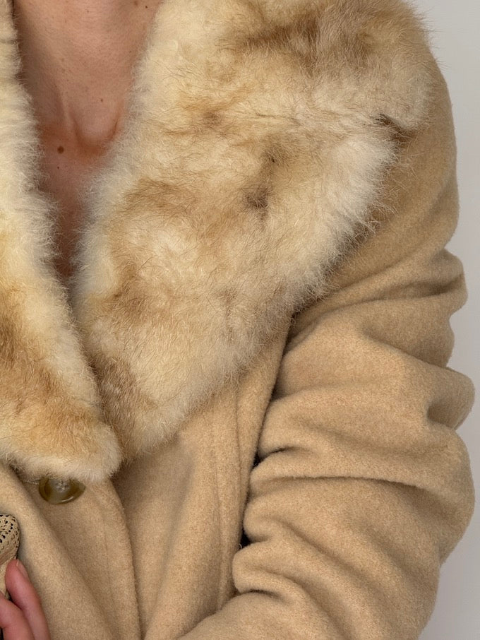 Vintage Beige Coat With Fur Collar 2175