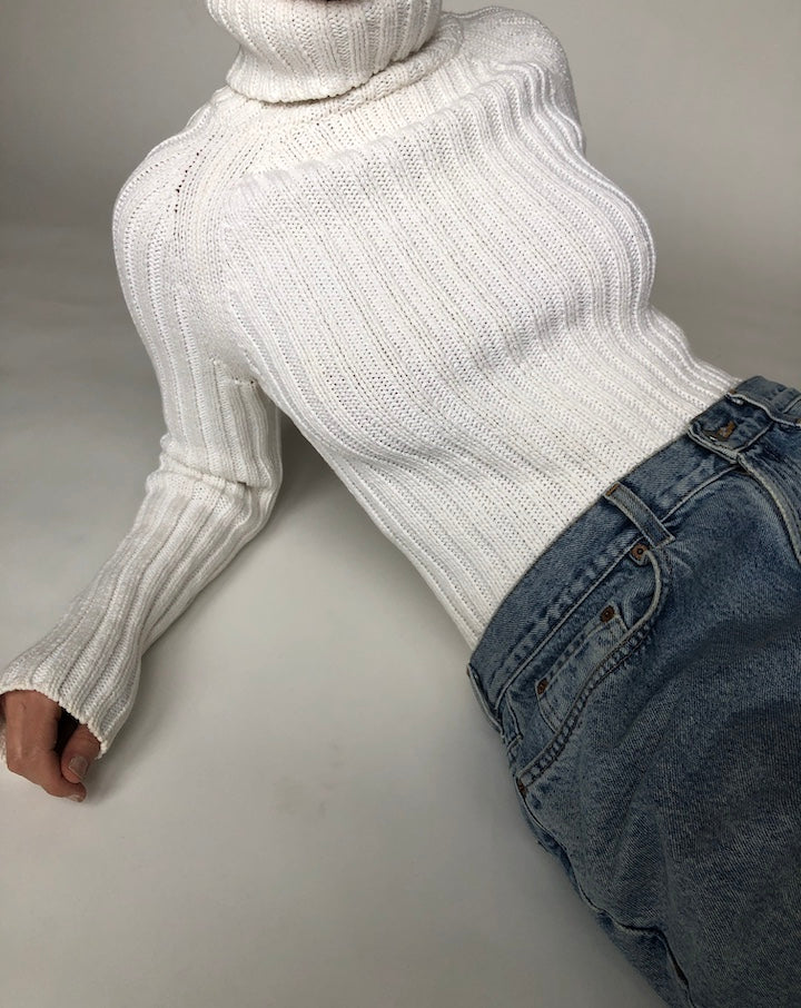 VINTAGE WHITE RIBBED TURTLENECK 119